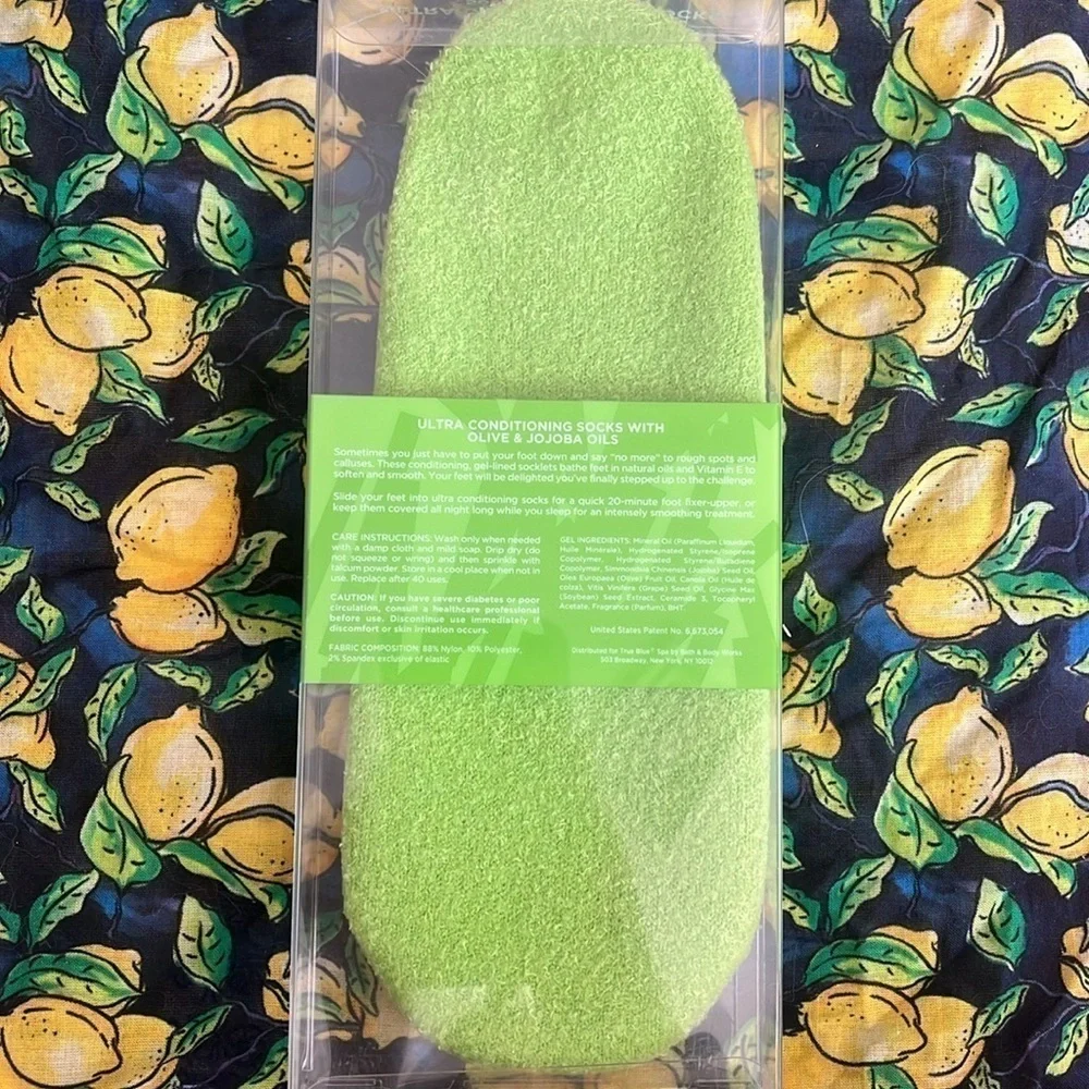Brand New Bath & Body Works True Blue Ultra Conditioning Socks Soothing Socklets